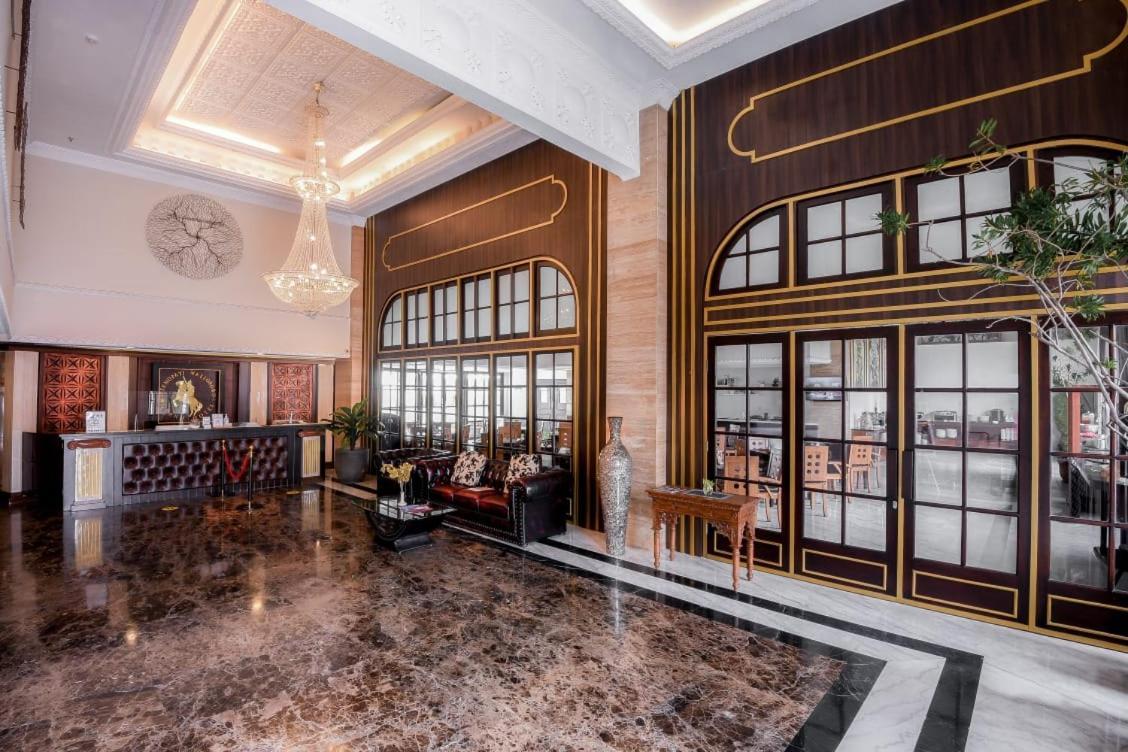 D'세노파티 말리오보로 그랜드 호텔 요그야카르타 외부 사진